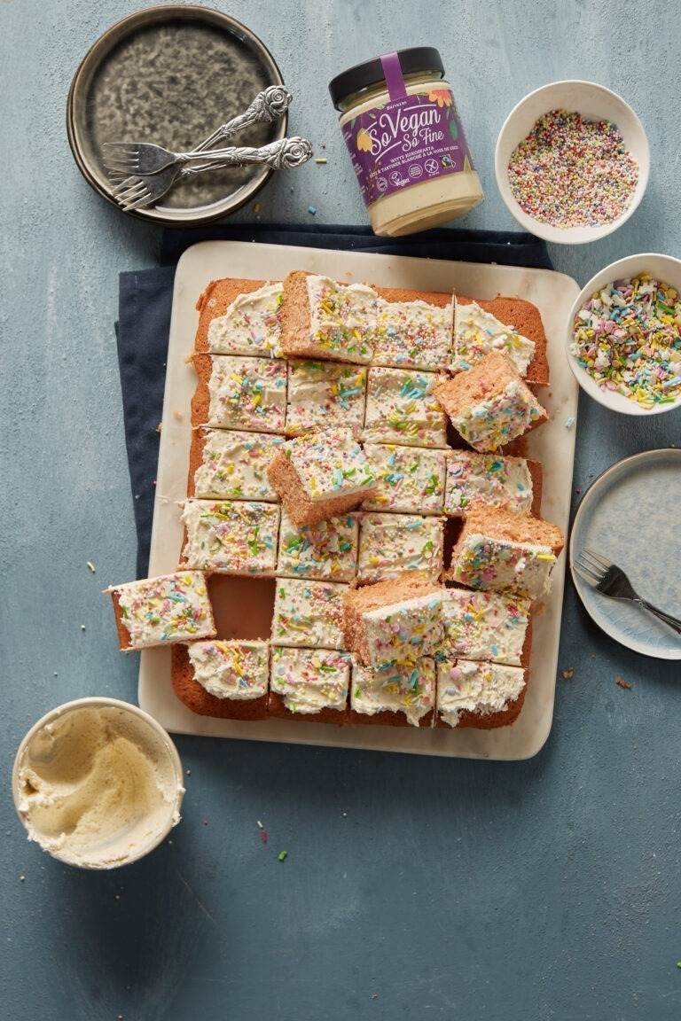 Vegan kokoscake met witte kokoscrème